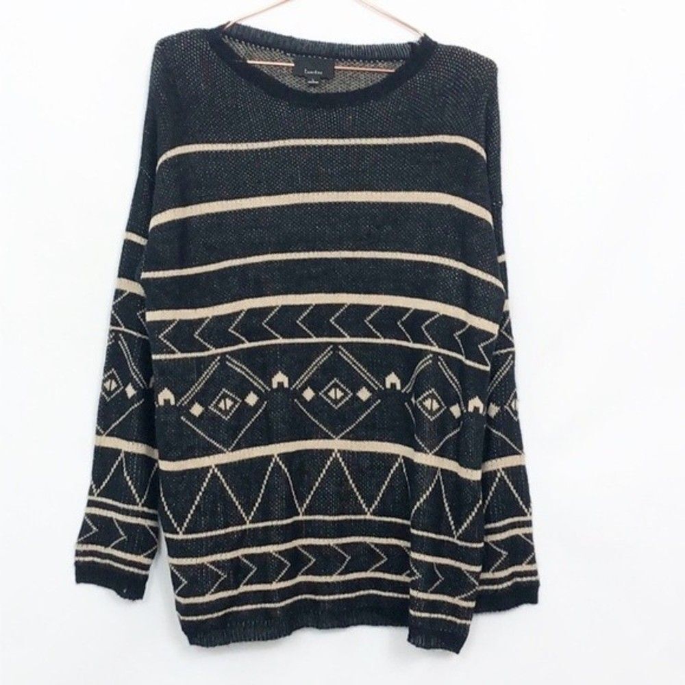 Lumiere aztec pattern sweater beige and black like new Large 22G